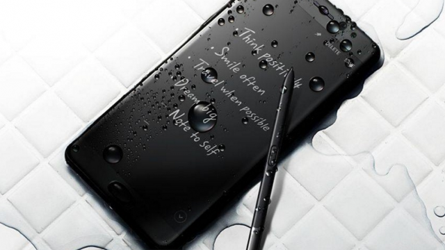 <b>Samsung va anunţa în sfârşit cauza problemelor lui Galaxy Note 7 pe 23 ianuarie</b>Așteptăm de mai bine de câteva luni ca sud-coreenii de la Samsung să dezvăluie cauza ce a dus la exploziile de terminale Samsung Galaxy Note 7, o veste care aparent va sosi pe data de 23 ianuarie, fix cu o zi înainte ca Sammy să-și prezinte situația