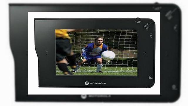 <b>Servicii TV la purtator cu noul terminal Motorola</b>Motorola a pierdut de curand o importanta parte a segmentului de piata in domeniul telefoniei mobile, dar isi recupereaza pierderile lansand un terminal mobil destinat serviciilor de televiziune mobila. Compania tocmai a anuntat ca terminalul DH01, din...