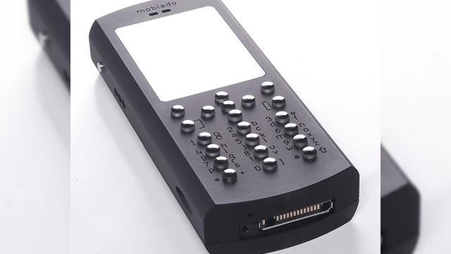 <b>Mobiado anunta Stealth, telefonul pentru persoane instarite</b>Daca v-ati saturat de telefoane Vertu de zeci de mii de dolari, sau sunteti o vedeta Playboy cu un telefon de 6000 de euro care vrea ceva nou, Mobiado Stealth este exact ceea ce cautati. Compania ruseasca care produce acest handset este cunoscuta atat...