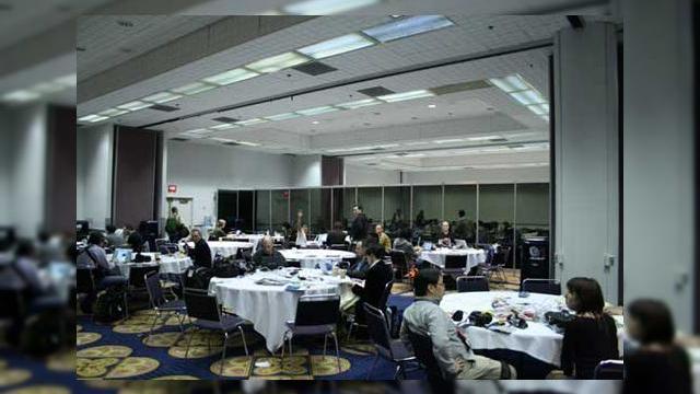 <b>CES 2008: Bloggerii au privilegii mai mari decat jurnalistii in cadrul CES 2008</b>Iata noi informatii din seria razboaielor presa versus bloggeri, pornite de catre CES. Se pare ca bloggerii primesc un tratament special, avand chiar mai multe privilegii decat reprezentantii presei. In imaginea de mai sus puteti vedea o camera speciala...