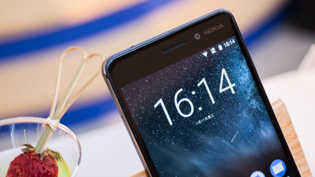 <b>Nokia 6 primeşte o recenzie rapidă hands on şi un test comparativ al camerei, la bătaie cu OnePlus 3T (Video)</b>Vedem astăzi smartphone-ul Nokia 6 într-o recenzie rapidă hands-on și totodată aruncăm o privire asupra unui clip video în care ni se prezintă o serie de mostre foto la duel cu fotografii realizate de către OnePlus 3T. La prima vedere s-ar părea că