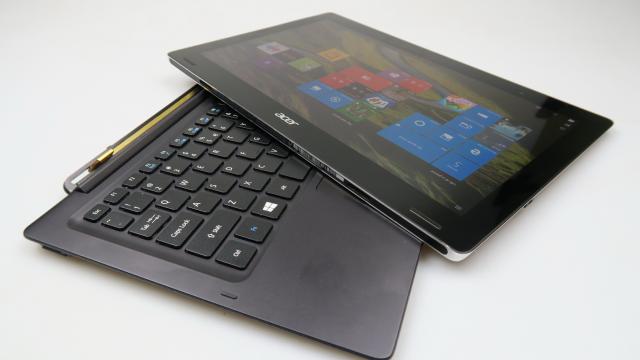 <b>Acer Aspire Switch 12 S: Benchmark-uri duble faţă de un model cu CPU Intel Atom</b>Acer Aspire Switch 12S se prezintă în faţa unui juriu foarte dur, pentru că noi ne aşteptăm ca o tabletă de 1000 de dolari să aibă un procesor Core i3 măcar. Primim un Core m3 din generaţie Skylake, pe care l-am pus la treabă în benchmark-uri totuşi. El e