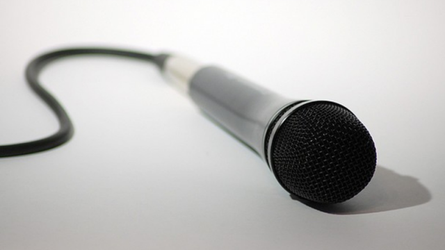 <b>My 2 cents: epoca microfoanelor always on nu îmi place deloc!</b>Pe zi ce trece aflăm despre lansarea unui nou asistent virtual menit să ne 'ușureze' viața, program software care ne dă de bănuit în unele cazuri. Paranoia este cuvântul potrivit pentru această situație și asta pentru că microfoanele acelea care mereu