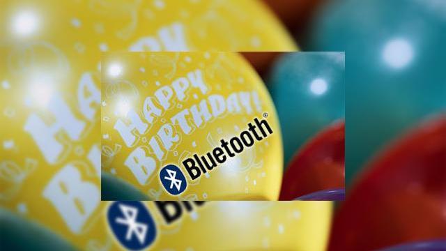 <b>Bluetooth implineste 10 ani astazi!</b>Ultimii 10 ani de telefonie au fost extrem de interesanti pentru toate persoanele implicate in acest domeniu, cu atat mai interesanti pentru Bluetooth SIG, care isi sarbatoreste cea de-a zecea aniversare astazi. Dupa 2 de ani de lucru in incercarea de a...