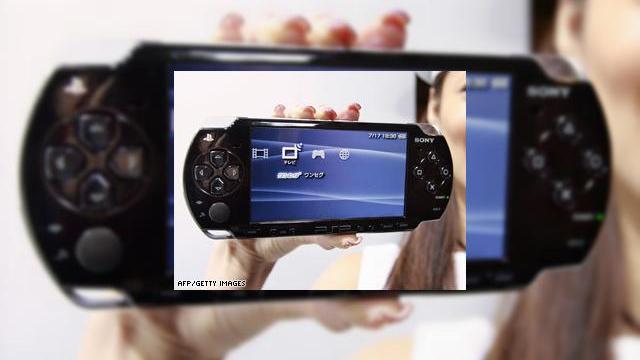 <b>CES 2008: Celebrul Skype, acum si pe PSP</b>Industria jocurilor a incercat de-a lungul anilor sa adapteze experientele gameristice la platformele portabile ale marilor jucatori ca Sony si Nintendo. Cei din urma stau mai bine la acest capitol avand un succes urias cu seria GameBoy, dar si cu mai...