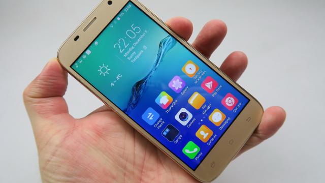 <b>UHANS A101s: OS, UI, aplicaţii cu Marshmallow în centru şi modificări cam inutile</b>Uhans A101s rulează Android 6.0 Marshmallow şi la drept vorbind nici nu mă aşteptam să îl văd rulând Android 7.0 Nougat. Are o interfaţă custom, cu iconuri cam prea colorate şi copilăroase, dar abordarea e minimalista totuşi şi pictogramele sunt simple.