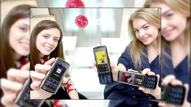 <b>LG lanseaza telefonul KF600 la nivel global</b>La putin timp dupa ultima lansare de acest gen, LG ofera fanilor brandului un terminal similar cu modelul Venus, KF600, deja disponibil in Brazilia, China si Turcia. Noul handset costa in jur de 350 de dolari si este un slider dual-screen care suporta...