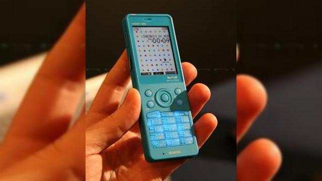 <b>Willcom are in oferta sa 2 terminale atractive</b>Operatorul Willcom, cu o oferta bogata pentru Japonia include acum 2 noi handseturi candybar&nbsp; pe lista sa, Kyocera WX330K (sau Honey Bee) si X Plate. Primul terminal masoara doar 42 x 120 x 9.9 mm si este disponibil in numeroase variante de culoare,...