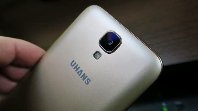 <b>UHANS A101s: Cameră deloc memorabilă, multe motive de nemulţumire</b>UHANS A101s a tăiat de unde se putea tăia, în încercarea de a fi oferit la un preţ incredibil. Una dintre cele mai mari "tăieturi" totuşi se simte la cameră. Primim astfel un senzor de 8 MP în spate, care realizează cadre de 13 MP prin interpolare şi o..