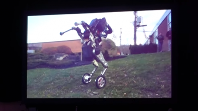 <b>Alphabet, compania mamă Google prezintă roboţii viitorului, deplasandu-se pe roţi în loc de picioare</b>Compania mamă Google și anume Alphabet a prezentat de curând un soi de roboți ai viitorului, creații ce se deplasează pe roți în loc de picioare. Vedem astăzi și un video cu un asemenea tip de robot ce la prima vedere este cu adevărat fascinant pentru 