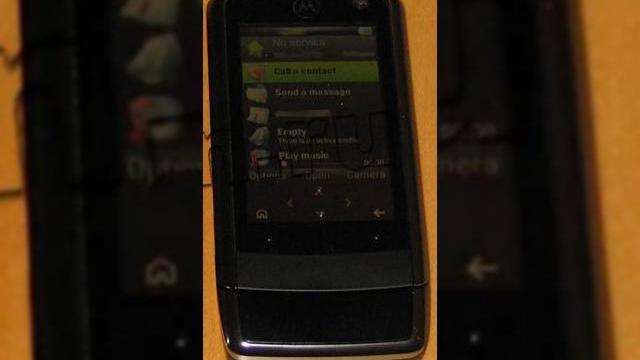 <b>Telefon Motorola cu camera de 8 megapixeli: Z12 Skarven</b>In octombrie aflam cu surprindere ca Motorola lucreaza la un telefon, cu numele de cod Skarven, care va fi dotat cu o camera cu senzor de 8 megapixeli. Ultimele zvonuri indica faptul ca terminalul din imaginea urmatoare este chiar acel Skarven, desi nu...