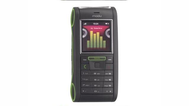 <b>Telefonul ultra-customizabil se transforma in player, GPS sau terminal QWERTY</b>Se pare ca un nou zvon isi face loc in lumea conceptelor pe care le apreciem, Google Phone si PSP Phone pana acum. Aruncand o privire pe site-ul Concept-Phones.com am descoperit terminalul Modu, "soldatul universal" al handseturilor, care se transforma in...