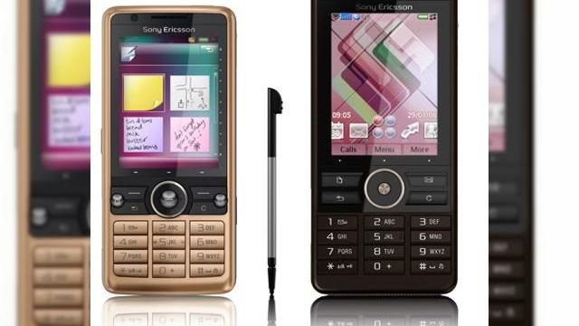 <b>2 noi telefoane cu touchscreen de la Sony Ericsson: G700 si G900</b>Seria "G" pe care v-o anuntam pregatita pentru lansare in cadrul Mobile World Congress si-a facut debutul, sub obladuirea celor de la Sony Ericsson. Analizam primii sai membri in randurile urmatoare: G700 si G900 sunt cei mai proaspeti membri ai familiei...