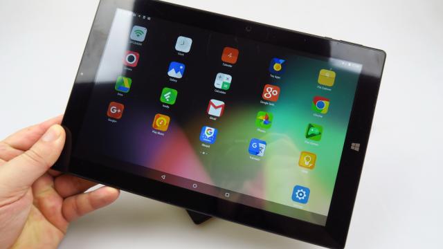 <b>Onda OBook 20 Plus: OS, UI, aplicaţii cu ceva vechi şi ceva nou</b>Au americanii o vorbă pentru tradiţia de la nunţi: "something borrowed, something blue, something old and something new". Onda OBook 20 Plus are şi ceva nou şi ceva vechi, noul fiind Windows 10, iar vechiul fiind Android 5.1. Lucrul „împrumutat” e..