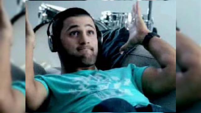 <b>Nokia N96 pentru o zi ghinionista de 13 (spot video)</b>De vreme ce telefonul Nokia N96 a fost anuntat, o campanie de marketing pe masura dotarilor sale era iminenta si aceasta debuteaza cu un spot original si amuzant. Dati click pe imaginea urmatoare pentru a viziona reclama la N96. Spotul este bazat pe ideea...