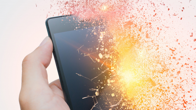 <b>Telefoanele care se autodistrug sunt acum reale; O echipă din Arabia Saudită a construit un prototip care se distruge total</b>Dintr-un motiv sau altul iată că o echipă din Arabia Saudită a reușit să dezvolte smartphone-ul care se autodistruge complete în anumite situații critice. Acest 'feature' poate fi util pentru acele persoane care 