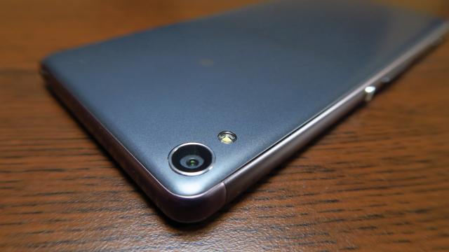 <b>Sony Xperia XA: Hardware bun pentru 2016, doar acceptabil acum</b>Sony Xperia XA debuta în prima jumătate a lui 2016, când lumea deja mustăcea la ideea unui telefon cu 2 GB RAM, iar acum cred că 70% din public vede această cantitate de RAM drept asociată unui low midrange său model entry level.