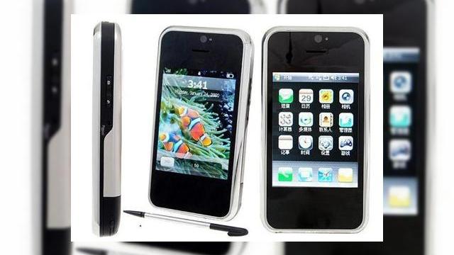 <b>Cea mai noua clona iPhone costa 369 de dolari</b>Clonele iPhone reprezinta o intreaga industrie, in special pentru producatorii asiatici, care evita cu succes legea si nu sunt penalizati de catre Apple si avocatii sai. Cel mai nou membru al acestei familii de clone este DaXian X999, pe care il puteti...