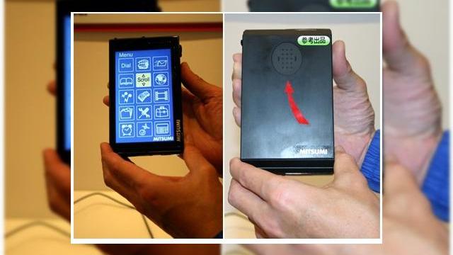 <b>Conceptul Mitsumi ofera control haptic pe telefonul tau</b>Ati dorit vreodata sa controlati telefonul mobil cu o singura mana? Acum acest lucru este posibil prin intermediul gadgetului aflat sub brandul Mitsumi, pe care il puteti admira in imaginea urmatoare: Accesoriul este un gadget util pentru inputul haptic...