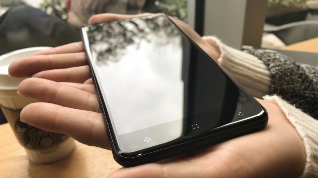 <b>Elephone C1X primeşte un discount special de 30 de dolari la lansare; Smartphone cu panou 2.5D, camera de 13 MP la 89 dolari</b>Elephone aduce în prim plan azi smartphone-ul C1X, prin intermediul unei oferte ce propune o reducere încă din start. Astfel, smartphone-ul costă cu 30 de dolari mai puţin în această perioadă, iar dotările i le aflaţi mai jos.