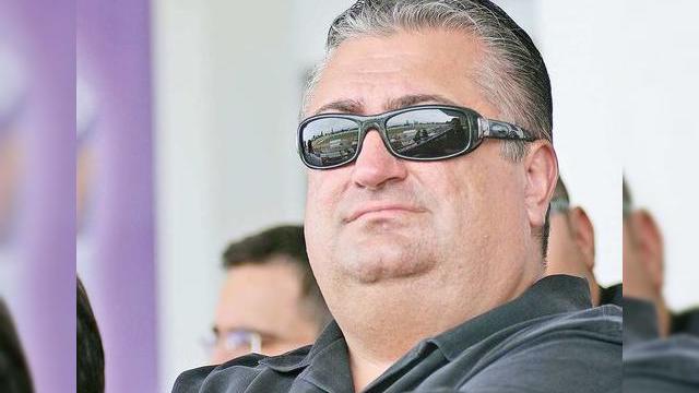 <b>Cumpara telefonul lui Marian Iancu, e scos la licitatie de Fisc</b>CanCan ne anunta ca Administratia Finantelor Publice a pus sechestru pe bunurile detinute de clubul Poli Timisoara, scotand numeroase dintre acestea la licitatie. In mod bizar pe lista se afla si un telefon Nokia, in valoare de 192 de lei. Sa fi ramas...