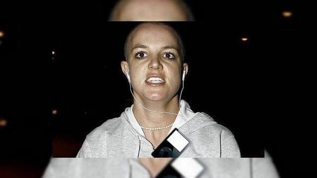 <b>Britney Spears a aruncat iPhone-ul noului sau iubit in piscina</b>Ultima isprava a vedetei implica un iPhone, al carui posesor era chiar noul sau iubit, Adnan Ghalib. Britney a aruncat telefonul in piscina, dupa ce o cearta cu prietenul sau a degenerat. Conform Thesun.co.uk, cantareata s-a certat cu Adnan din cauza unor...