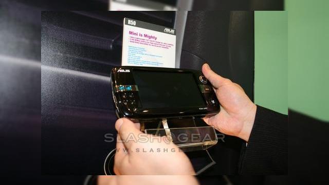 <b>Asus R50 si R70, 2 UMPC-uri incredibile prezente la CebIT</b>Pe langa laptopuri de lemn sau computere create special pentru gameri, Asus are o surpriza si pentru amatorii de UMPC-uri, care participa la CeBIT in acest an, sub forma modelelor R50 si R70. R50 este un terminal de mici dimensiuni si culoare neagra, in...