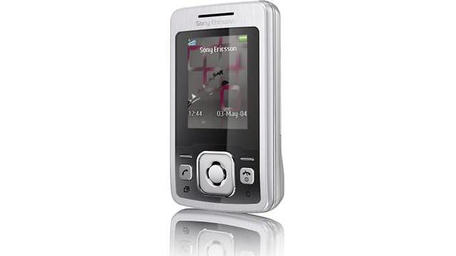 <b>Cel mai nou telefon Sony Ericsson, T303, anuntat la CeBIT 2008</b>Producatorul japonezo-suedez de telefoane mobile a anuntat astazi terminalul T303 in cadrul CeBIT 2008. Handsetul este un slider de mici dimensiuni, care se adreseaza publicului ce adora celebrele fashion phones. Nu exista la ora actuala multe modele din...