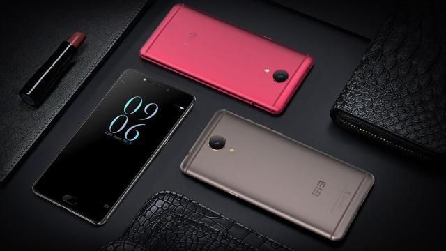 <b>Elephone P25 propune o cameră selfie de 16 megapixeli, cameră principală de 21 de megapixeli si preţ accesibil</b>Încă un telefon Elephone se iveşte la orizont, de această dată un model axat pe selfie-uri şi în general pe camere de top. Vine cu o cameră principală de 21 MP, dar camera frontală e cea care iese în evidenţă prin rezoluţia de 16 MP.