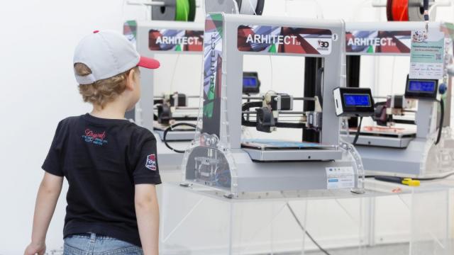 <b>Festivalul de tehnologie Bucharest Technology Week debutează pe 22 mai; A doua ediţie are loc la Hotelul Athenee Palace Hilton şi Piaţa George Enescu</b>A doua ediţie a Bucharest Technology Week are loc în acest an între 22 şi 28 mai, la Hotelul Athenee Palace Hilton şi în Piaţa George Enescu, dar şi la diferite sedii ale partenerilor. Mai jos aflaţi detalii despre evenimentul ce reuneşte cele mai tari tr