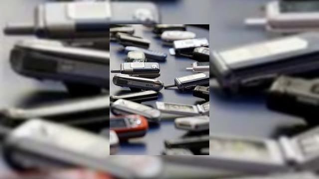 <b>Industria mobila va deveni o afacere de un trilion de dolari in 2008</b>Un nou raport al celor de la Portio Research indica faptul ca industria mobila va ajunge la valoarea de 1 trilion de dolari in 2008. Acest raport include statistici surprinzatoare, care plaseaza industria mobila in varful ierarhiei, in ce priveste...