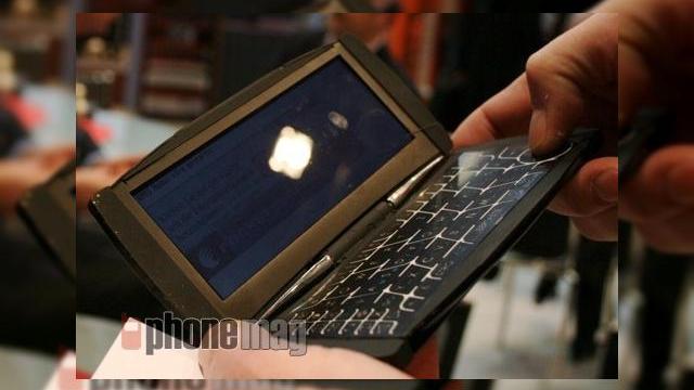 <b>DataWind PocketSurfer 2, terminal mobil Internet prezentat la CeBIT 2008</b>Phonemag ne prezinta DataWind PocketSurfer 2, cel mai nou terminal destinat navigarii pe Internet, prezentat in cadrul CeBIT 2008, la Hanovra. Acesta este un terminal bazat pe GPRS al carui design seamana cu handseturile din seria Nokia Communicator....