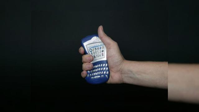 <b>Apple iPhone suporta acum si Microsoft Exchange</b>Dupa cum va informam intr-un articol anterior, duelul dintre iPhone si terminalele BlackBerry este deschis, acum ca SDK-ul este disponibil. Aceasta veste este potentata de lansarea unei versiuni native Apple pentru celebrul Microsoft Exchange. Apple a...