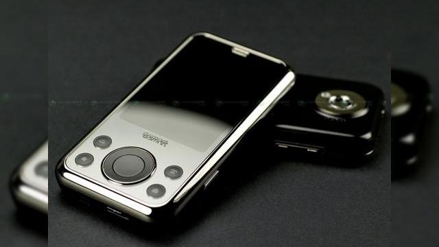 <b>Gigabyte GSmart MS808, un telefon 3G superdotat</b>In cazul in care sunteti un om de afaceri ocupat, cu multe zboruri la activ si cel putin un Vertu in "portofoliu" aveti nevoie cu siguranta si de un terminal 3G superdotat, cum este nou-venitul Gigabyte GSmart MS808. Terminalul este de fapt unul 3.5G,...