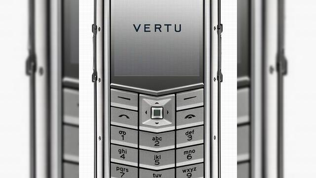 <b>Vertu Constellation Monogram sarbatoreste 10 ani de preturi uriase</b>In mod bizar, Vertu, filiala Nokia care produce telefoane de lux cu preturi ridicole a supravietuit 10 ani si acum sarbatoreste deceniul de existenta lansand o versiune limitata a telefoanelor din seria Constellation. Noile terminale fac parte din...