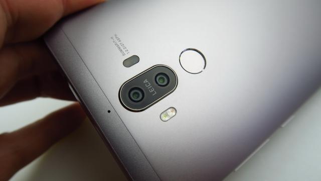 <b>Huawei Mate 9: Camera duală vine în completarea performanţei lui P9, cu câteva plusuri necesare</b>Huawei P9 a făcut o impresie pozitivă când a debutat, în special prin fotografiile alb negru şi prin efectul bokeh reuşit. E drept că nu prindea la fel de multe detalii ca rivalii şi nici nu avea OIS, dar nu vă faceţi griji pentru că a venit Huawei Mate 9