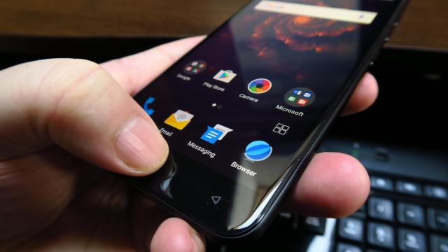 <b>Allview X4 Soul: Benchmark-uri midrange bune, funcționează lin</b>Allview X4 Soul a mers pe ruta mult încercată şi des bătută a procesorului MediaTek Helio P10, pe care îl vedem des chiar şi în 2017 pe terminale noi, deşi nu e la prima tinereţe. Chipset-ul este unul octa core cu core-uri Cortex A53 tactate la 2 GHz şi..