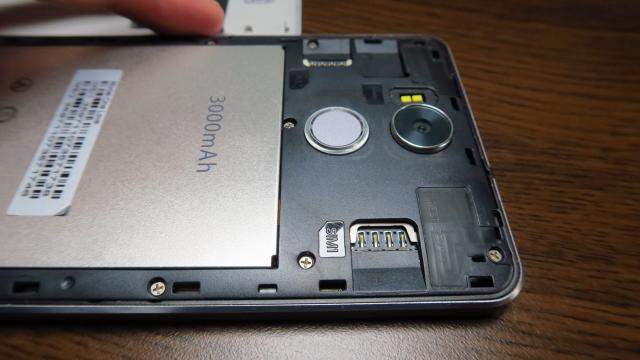 <b>iHunt One Love: Hardware deloc rău la sub 700 de lei</b>E o reţetă clasică de smartphone, pe care o vedem tot mai des servită în ultimii ani. E vorba despre telefoane cu ecran de 5.5 inch, camera de 13 megapixeli şi baterie de 3000 mAh. Fie că sunt modele Motorola, Lenovo, Huawei, Xiaomi, Meizu sau Vernee..