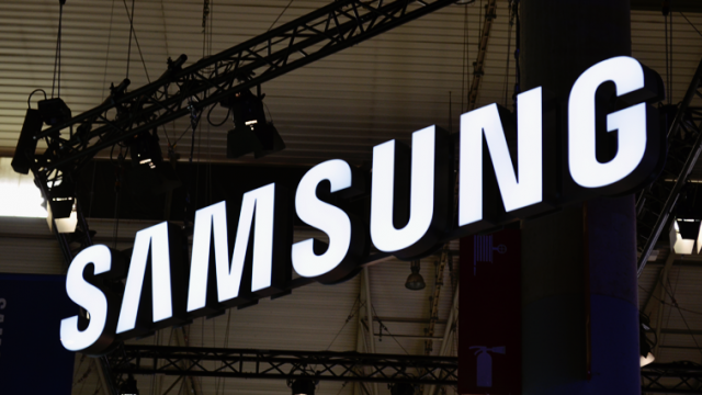 <b>Samsung plănuieşte să lanseze un sistem AI pe bază de control vocal, care se va regăsi pe toate produsele sale; Iată filosofia din spatele lui Bixby</b>Știm de ceve vreme faptul că Samsung Galaxy S8 urmează a debuta la pachet cu un sistem AI pe bază de control vocal, așa-cunoscutul Bixby. Astăzi aflăm din partea celor de la VentureBeat.com detaliile complete despre acest asistent vocal și filosofia