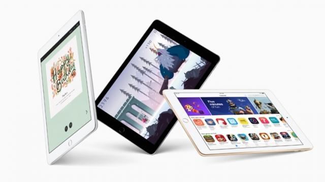 <b>Apple prezintă 'noul iPad' de 9.7 inch drept succesor pentru modelul Air 2; o tabletă cu preț de 329 dolari și procesor A9</b>Printre noutățile prezentate astăzi de către Apple se numără și noul iPad de 9.7 inch, model pe care americanii îl numesc în mod simplu 'iPad'. Acesta vine pe piață ca succesor pentru iPad Air 2 și marea diferență dintre acestea este reprezentată de către