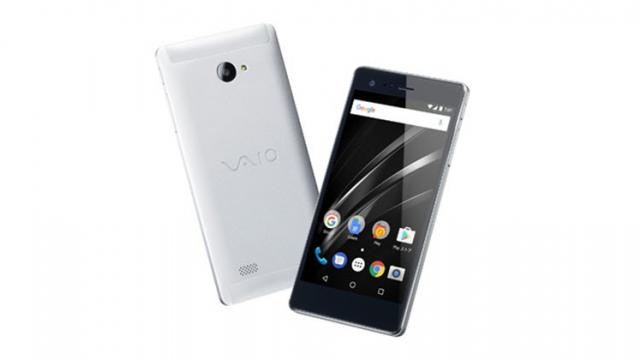<b>Vaio Phone A este un telefon cu Android 6.0 şi VoLTE, va debuta pe 7 aprilie; Designul lasă de dorit</b>Japonezii de la Vaio au anunțat astăzi lansarea lui Phone A - un terminal mobil ce rulează Android 6.0 Marshmallow și care la prima vedere nu pare a impresiona la capitolul design. Acesta ne oferă dotări hardware mid-range precum un procesor Snapdragon