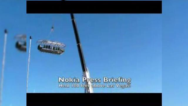 <b>Conferinta Nokia la 50 de metri inaltime, deasupra orasului Las Vegas</b>CTIA Wireless 2008 nu este cu siguranta un show tech al celor slabi de inima, fapt dovedit si de provocarea Nokia, care si-a organizat conferinta de presa la 55 de metri deasupra orasului Las Vegas. Daca nu ne credeti dati click pe imagine pentru a...