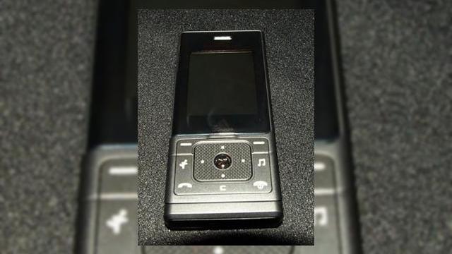 <b>CTIA Wireless 2008: Telefonul Samsung Adidas prezentat live</b>Duo-ul Samsung-Adidas a urmat exemplul colaborarii Nike-Apple si se pare ca Samsung se pregateste de un succes major cu terminalul sau F110 Adidas, prezentat in cadrul showului tech CTIA Wireless 2008, organizat in Las Vegas. Samsung F110 este bine...