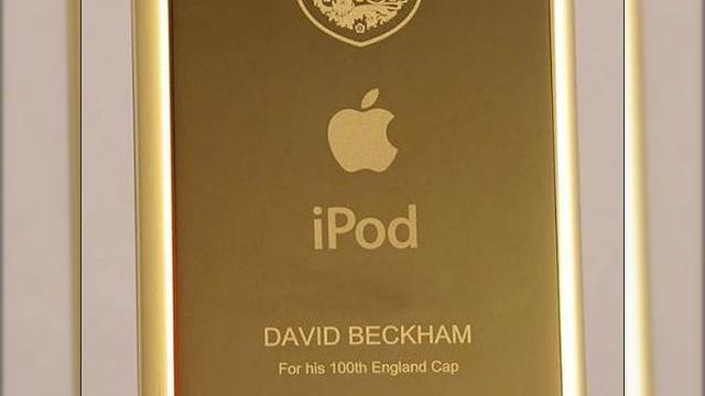 <b>iPod Touch de aur pentru David Beckham</b>David Beckham, celebrul fotbalist britanic care a jucat la Real Madrid si a fost transferat in SUA a primit un cadou de la colegii sai de la nationala Marii Britanii un iPod Touch de aur. Gravat pe spatele sau se afla motivul acestui cadou: meciul cu...