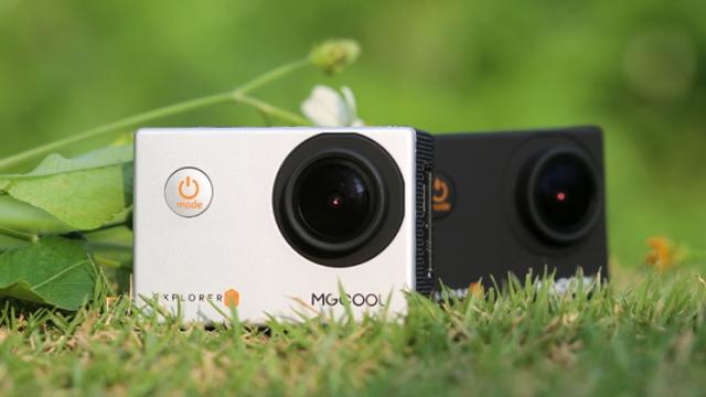 <b>Camera video de acțiune MGCOOL Explorer ES se duelează cu modelul Eken H9; aflați câștigătorul de aici!</b>În cursul săptămânii trecute v-am informat aici despre noua cameră video de acțiune pe care cei de la MGCOOL au adus-o pe piață, model numit Explorer ES. Astăzi vedem o comparație între acest gadget și Eken H9, o altă cameră similară ce se remarcă tot