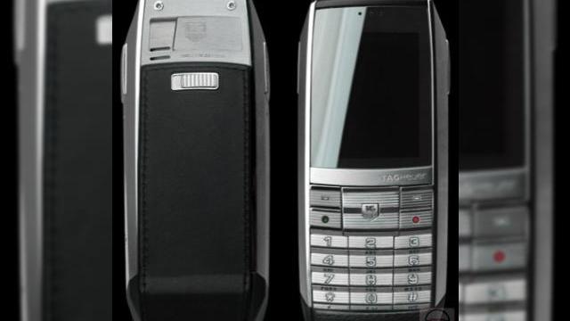 <b>Tag Heuer pregateste un telefon rival cu Vertu</b>In secunda in care am admirat terminalul Tag Heuer din imaginea urmatoare ne-am gandit ca acesta ar rivaliza cu Vertu, la capitolul terminale destinate persoanelor cu portofel "gras". Daca si pretul va fi mai rezonabil, atunci am putea avea de-a face cu...