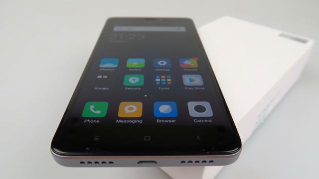 <b>Xiaomi Redmi Note 4X este certificat într-o versiune cu procesor deca-core; TENAA prezintă specificațiile complete</b>Nici bine nu a ajuns pe masa noastră de teste și iată că smartphone-ul Xiaomi Redmi Note 4x se pregătește deja de un upgrade să spunem. Agenția chineză TENAA tocmai ce a certificat o versiune a acestui phablet care înlocuiește procesorul Qualcomm cu un