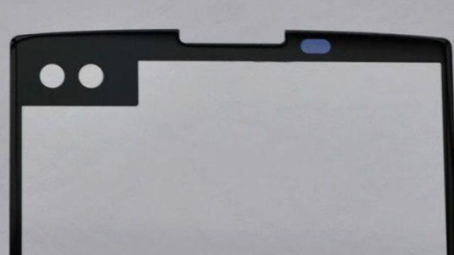 <b>LG V30 îşi dezvăluie panoul frontal de protecţie, are 2 orificii pentru camerele selfie</b>Se pare că sud-coreenii de la LG Electronics vor merge și în acest an pe ideea unui flagship de toamnă, model ce va sosi pe piață sub denumirea de LG V30. Vedem astăzi o imagine cu ceea ce pare a fi panoul frontal de protecție care ne dezvăluie prezența