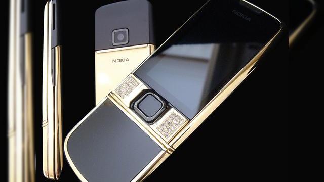 <b>Nokia 8800 Arte, acum fabricat din aur de 24 de karate</b>Popularul handset Nokia 8800 Arte este acum disponibil intr-o varianta poleita cu aur, ce poarta numele de Gold Firefox Edition. Fara legatura cu celebrul browser cu acelasi nume, handsetul beneficiaza si de incrustarea unor superbe diamante (40 de pietre...