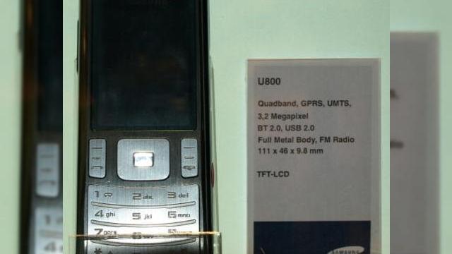 <b>3 noi telefoane Samsung: U800, i900 si L870 isi fac aparitia in Olanda</b>Recent, PR-ul Samsung a fost destul de ocupat, de vreme ce handseturi purtand brandul companiei si-au facut aparitia, fara a fi anuntate in prealabil in diferite regiuni ale lumii. Este si cazul noilor terminale U800, i900 si L870. Ucraina si Olanda au...